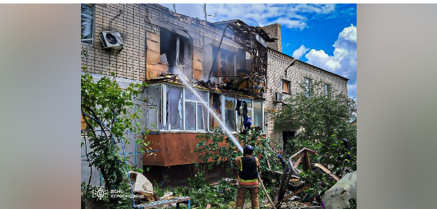Внаслідок обстрілу Білозерки виникла пожежа у багатоквартирному будинку