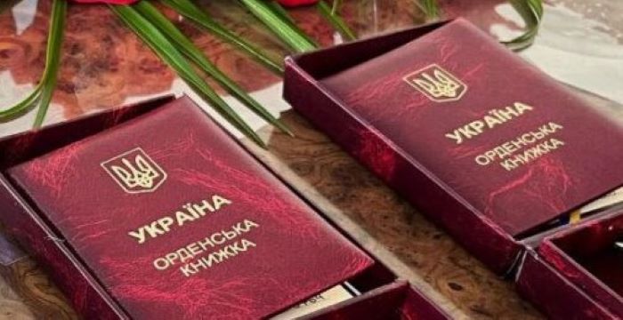 До Дня Конституції України Президент відзначив херсонців державними нагородами
