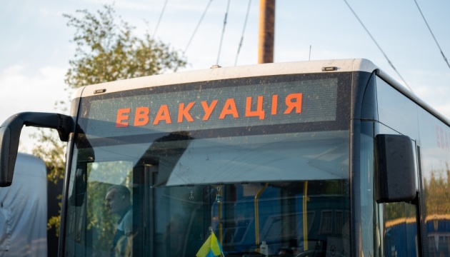 Президент підписав закон про обов'язкову евакуацію дітей із зони бойових дій
